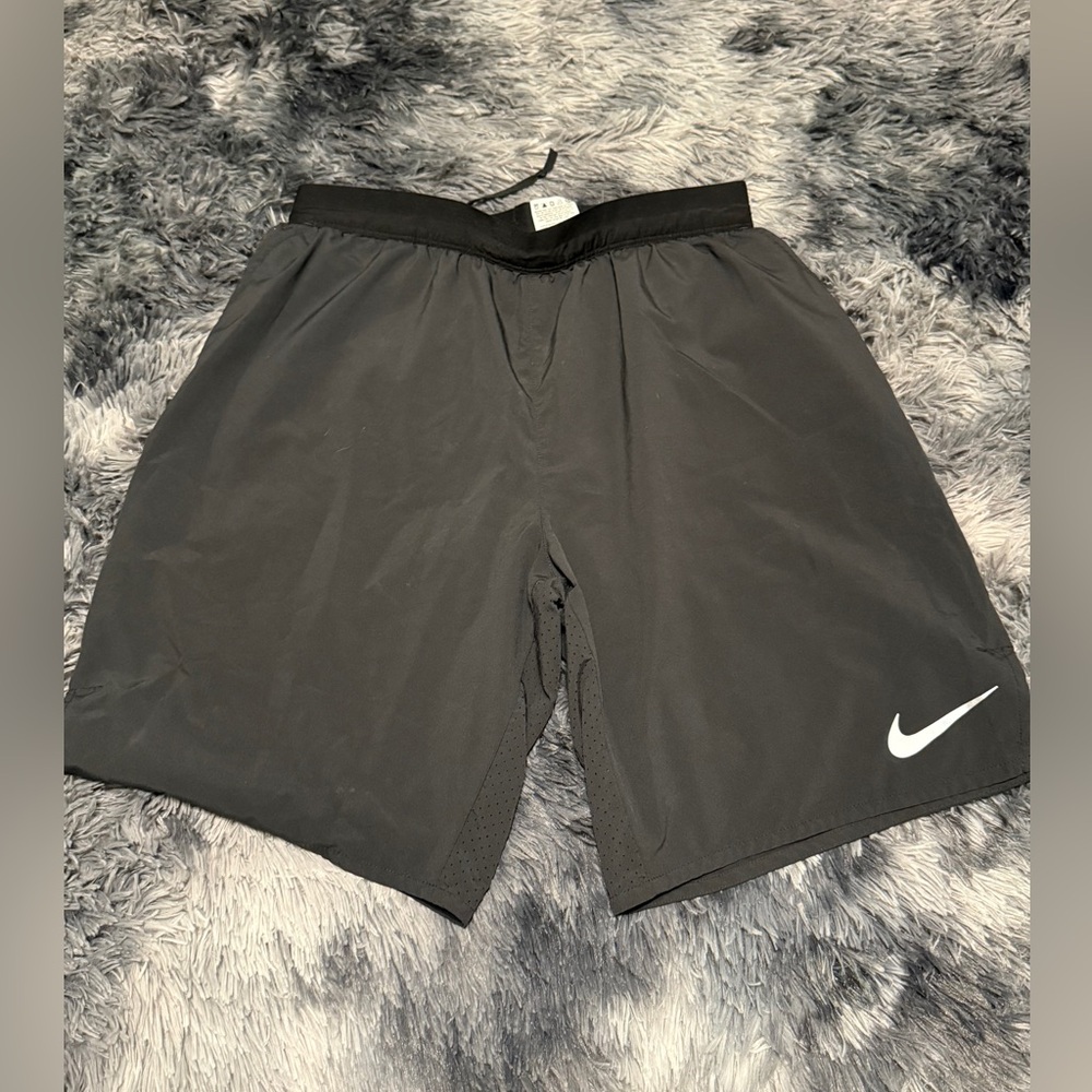 Nike Men's Gray Athletic Shorts